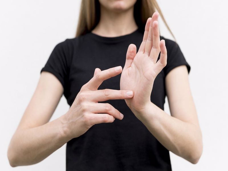 deaf-woman-communicating-through-sign-language-800x600