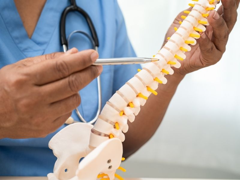 omurga-kanal-daralmasi-sebepleri-nedir
