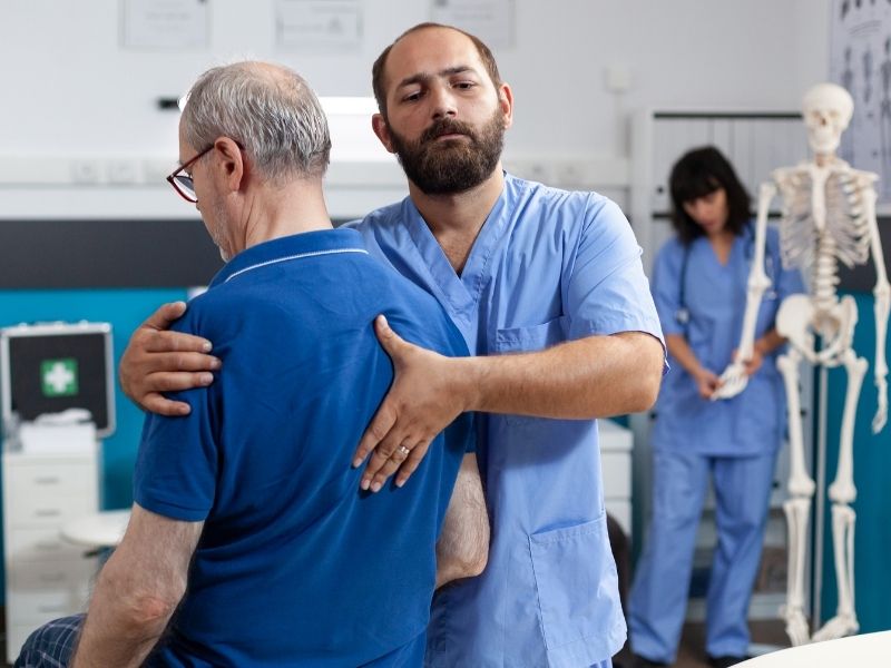 omurilik-tumoru-tanisinda-fizik-muayenenin-onemi